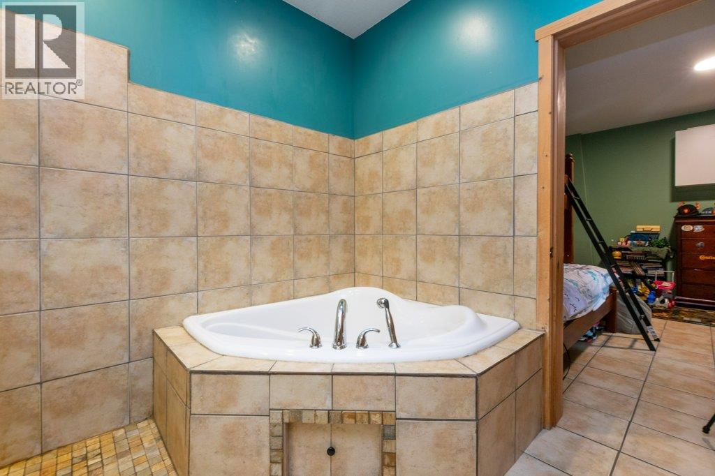 #46 2481 SQUILAX-ANGLEMONT ROAD - 21