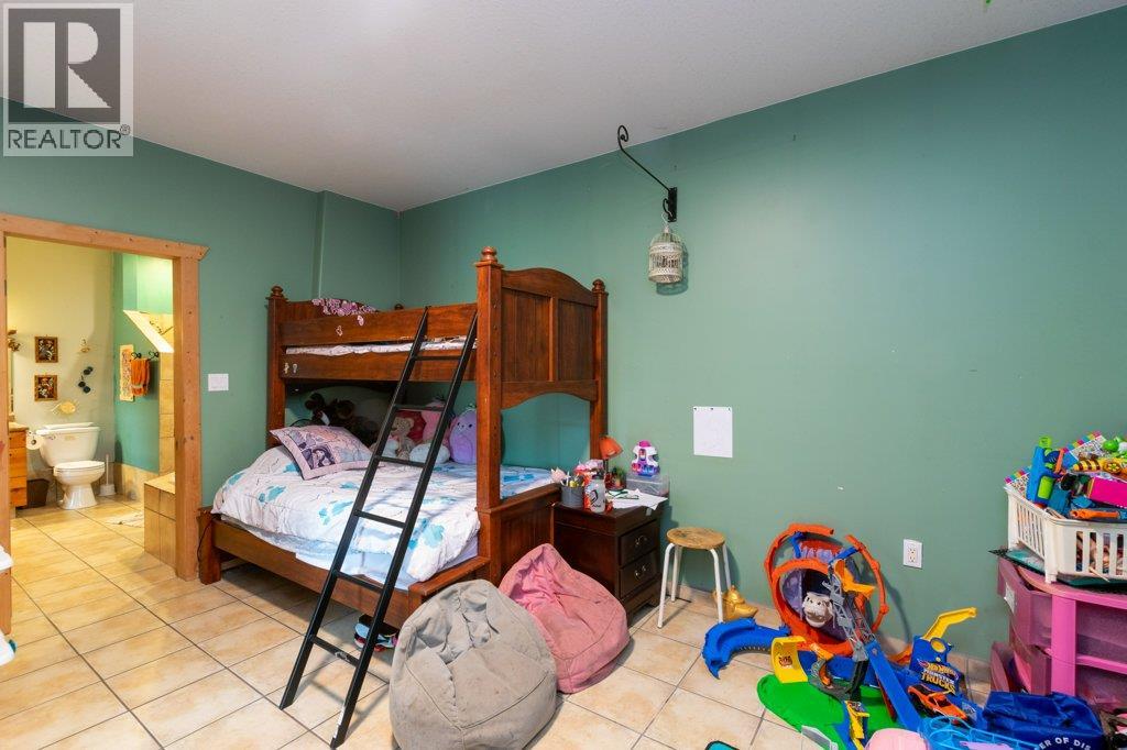 #46 2481 SQUILAX-ANGLEMONT ROAD - 22