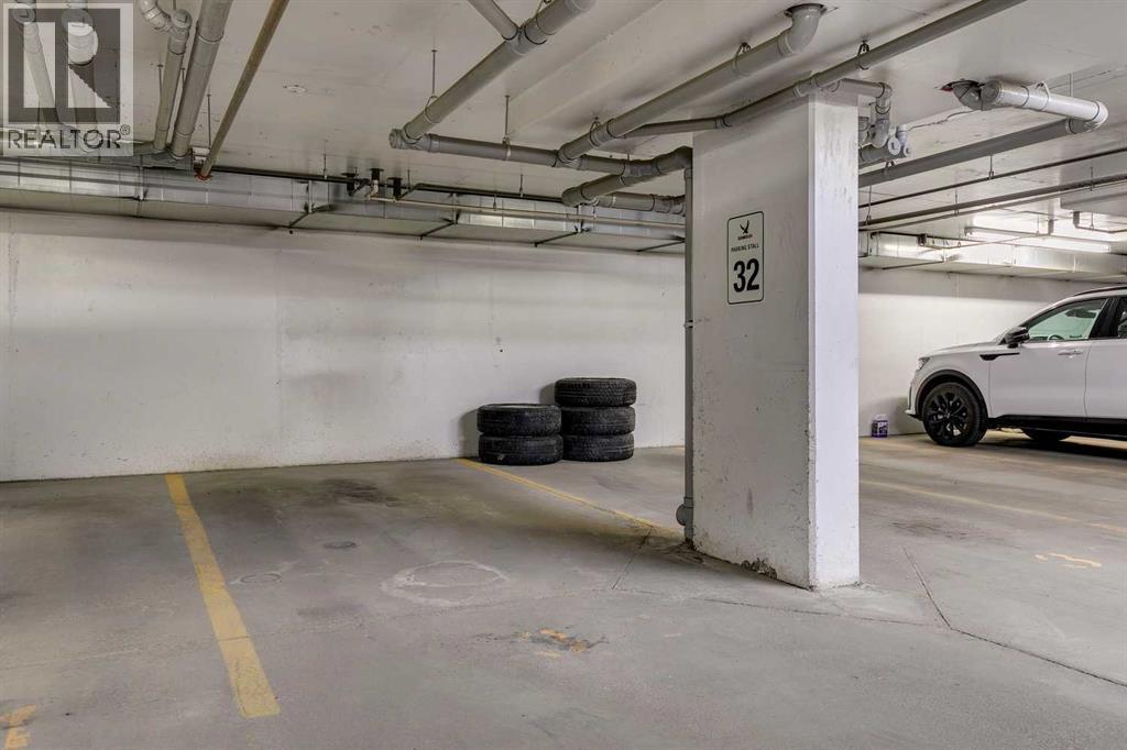 Single Family House for Sale in    Avenue NW Varsity Calgary 