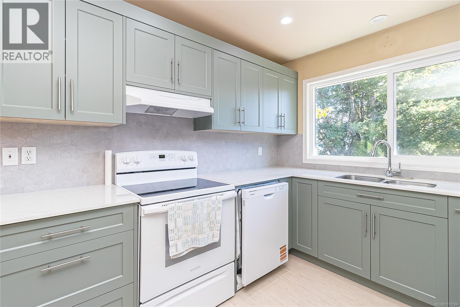 2435 Huckleberry Rd, Mill Bay