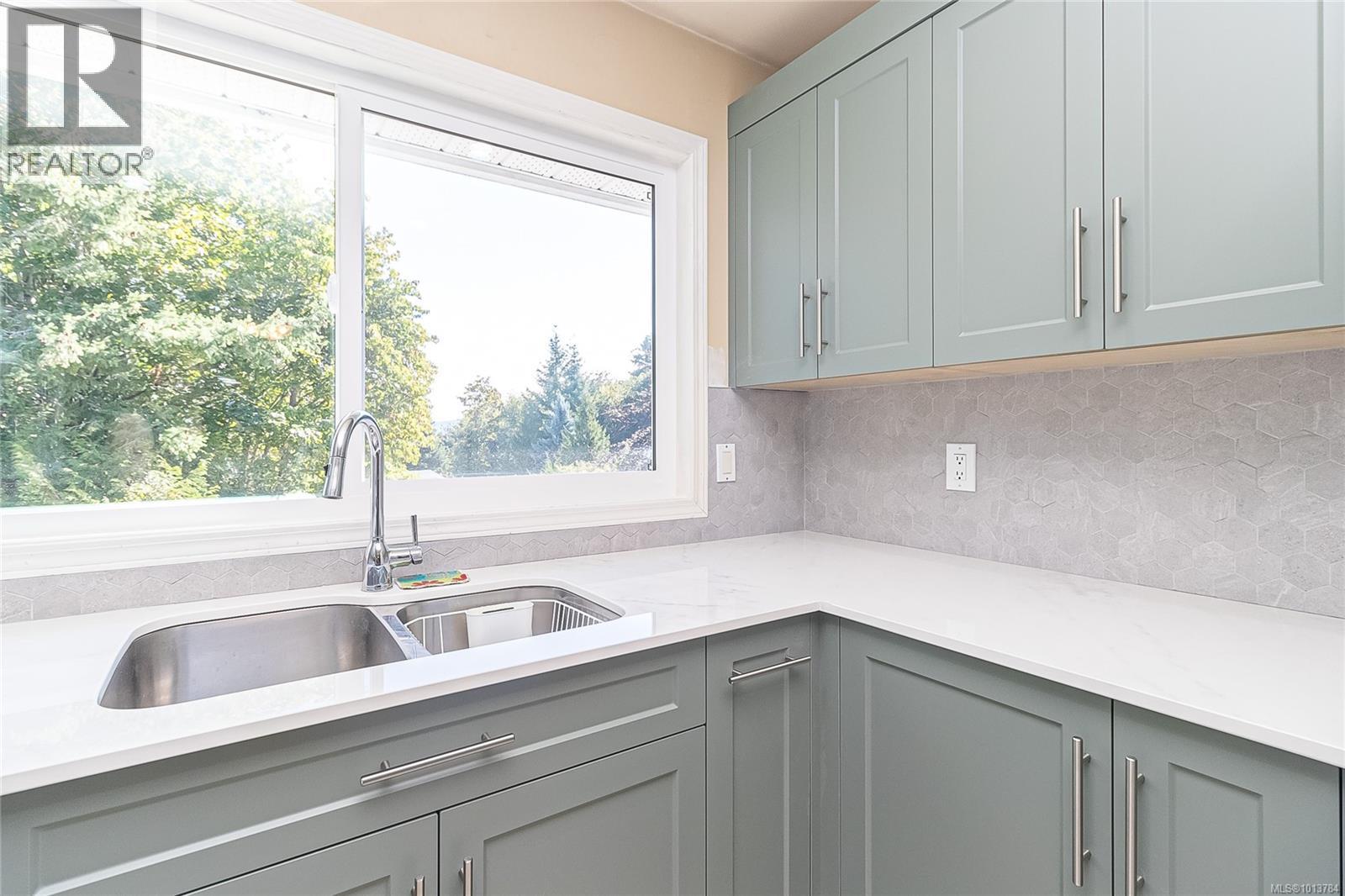 2435 Huckleberry Rd, Mill Bay