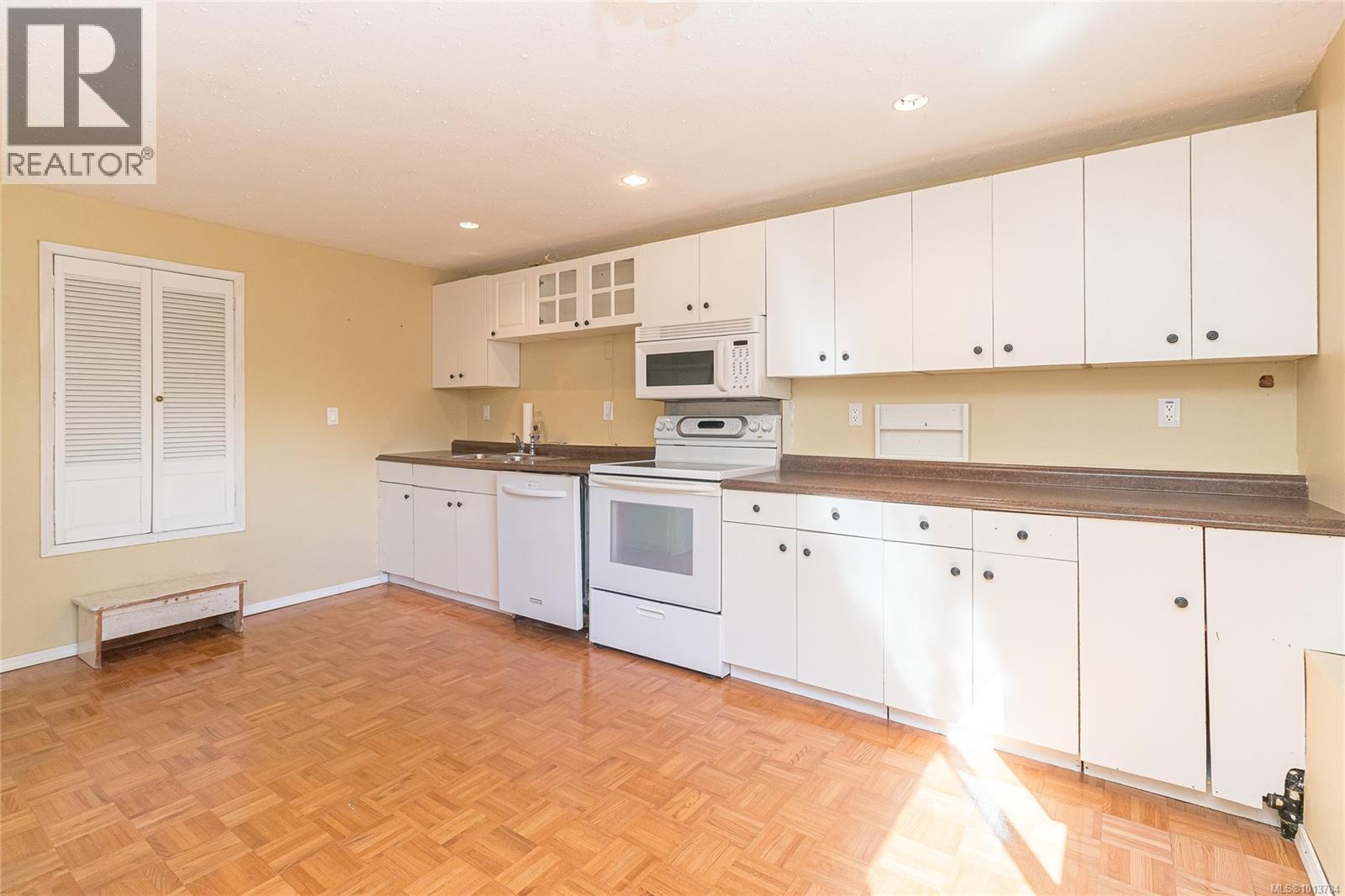 2435 Huckleberry Rd, Mill Bay