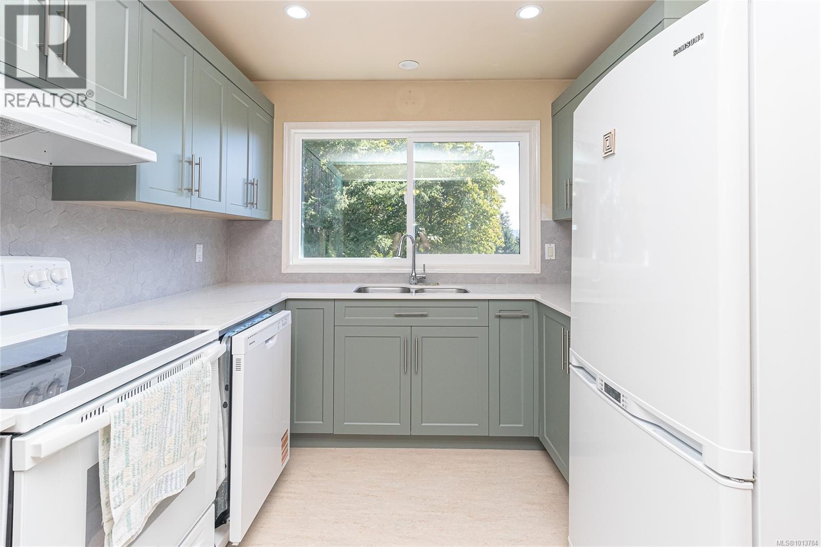 2435 Huckleberry Rd, Mill Bay