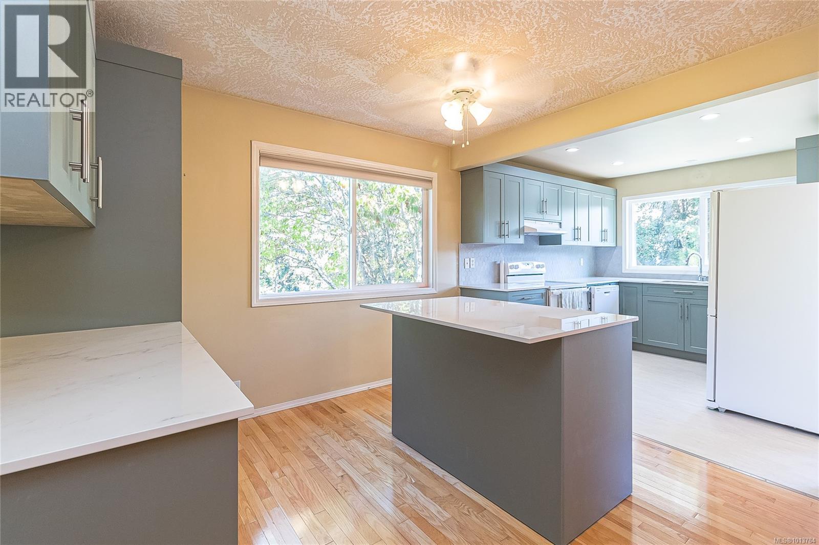 2435 Huckleberry Rd, Mill Bay