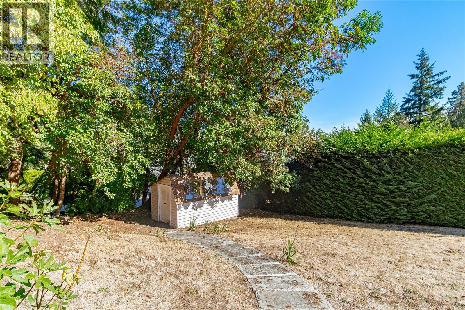 2435 Huckleberry Rd, Mill Bay