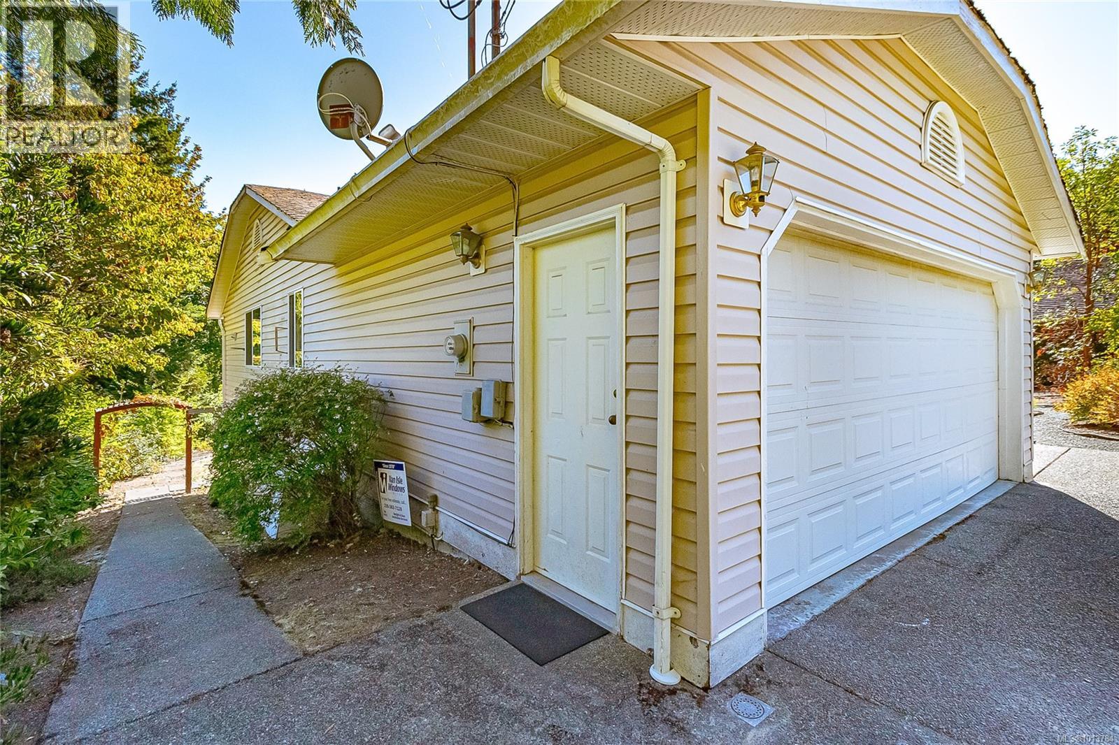 2435 Huckleberry Rd, Mill Bay