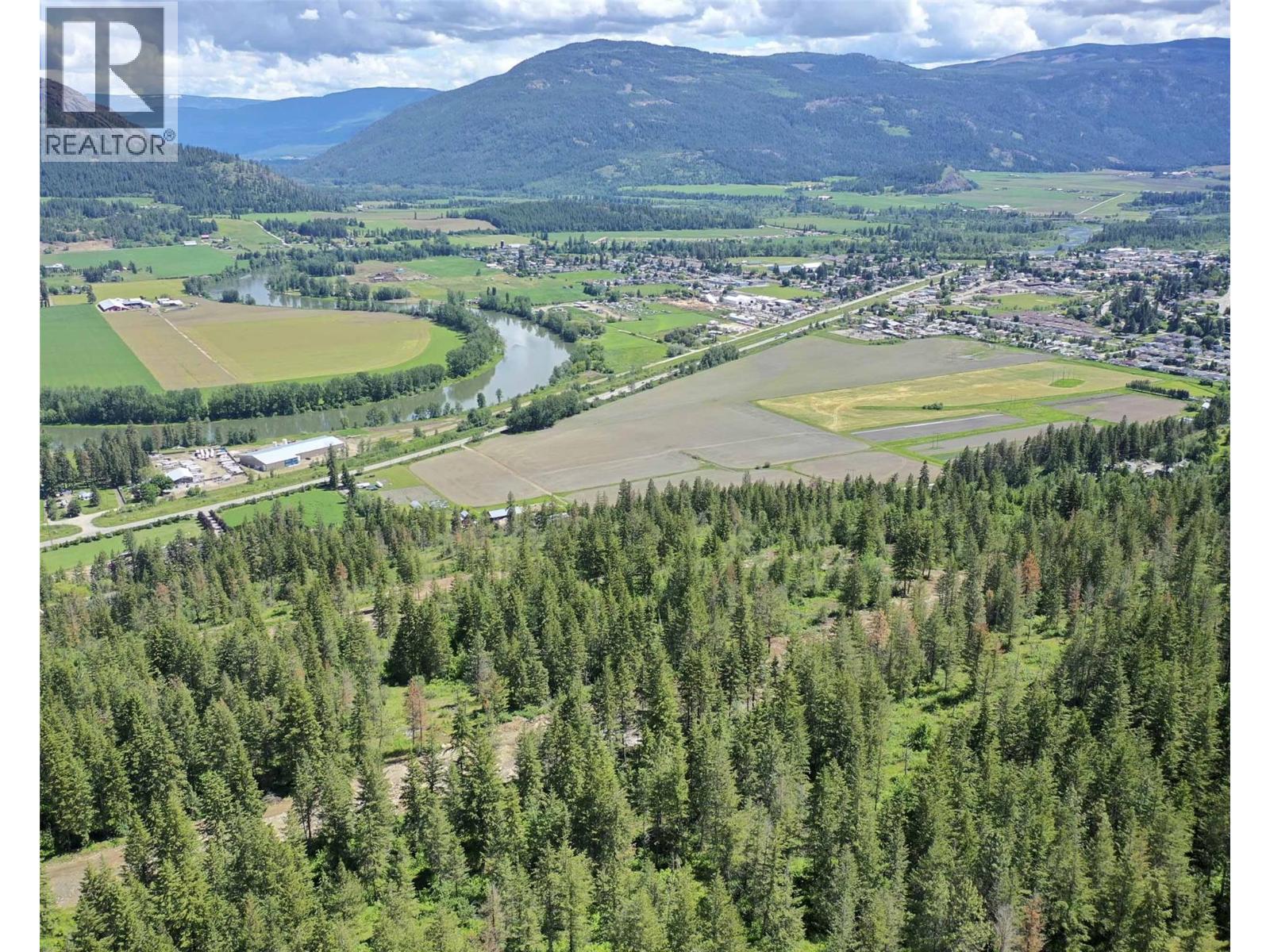 246 Crooked Pine Road, Enderby