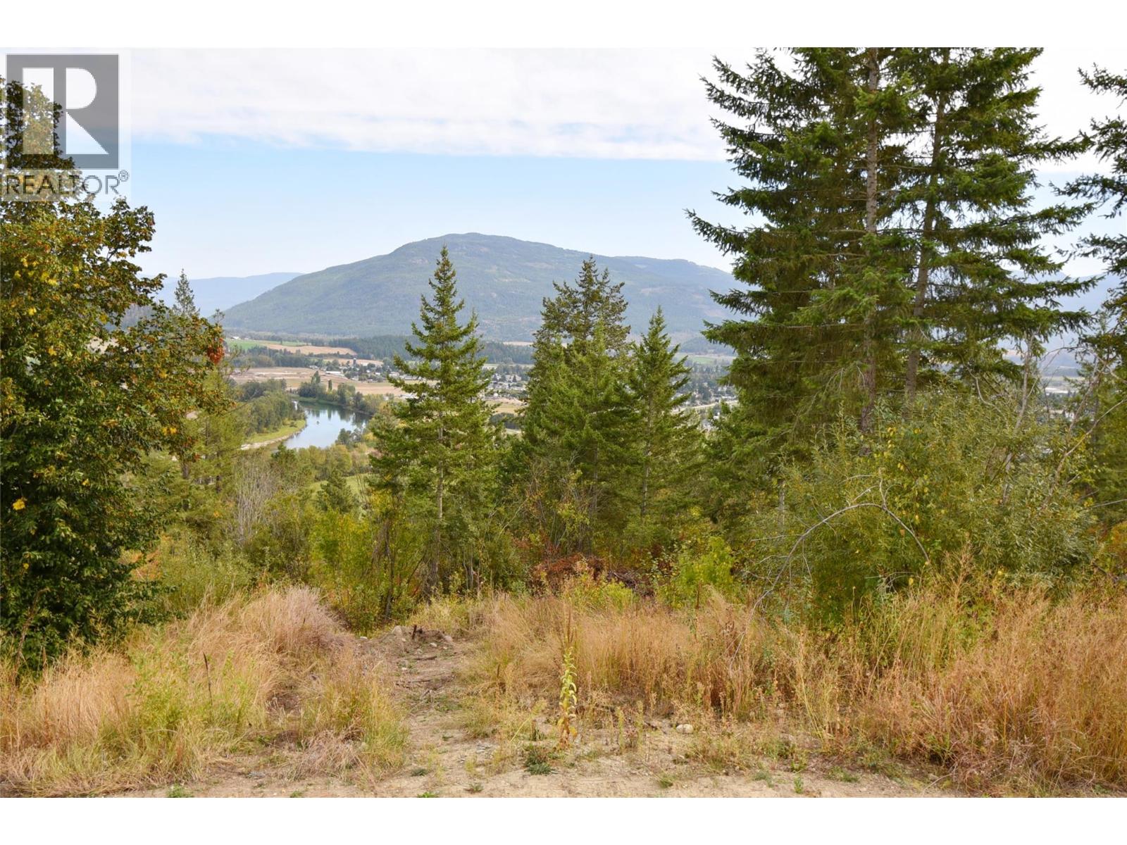 207 Crooked Pine Road, Enderby