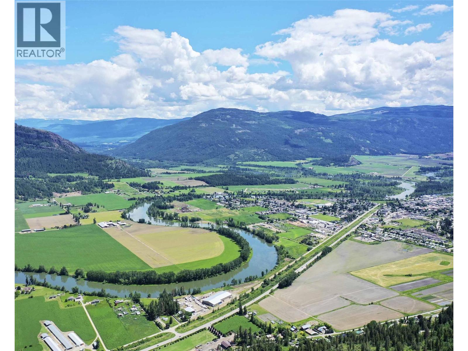 201 Crooked Pine Road, Enderby