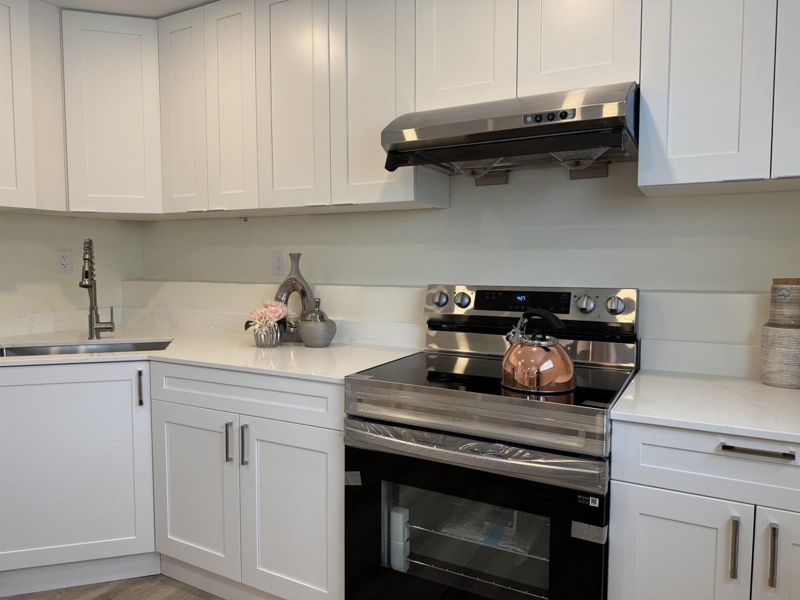 15962 NORTH BLUFF ROAD, White Rock