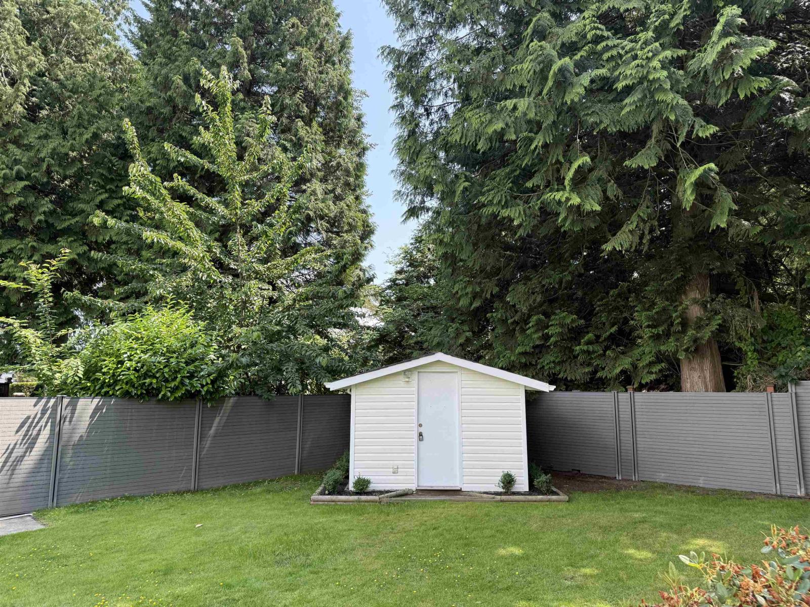 15962 NORTH BLUFF ROAD, White Rock