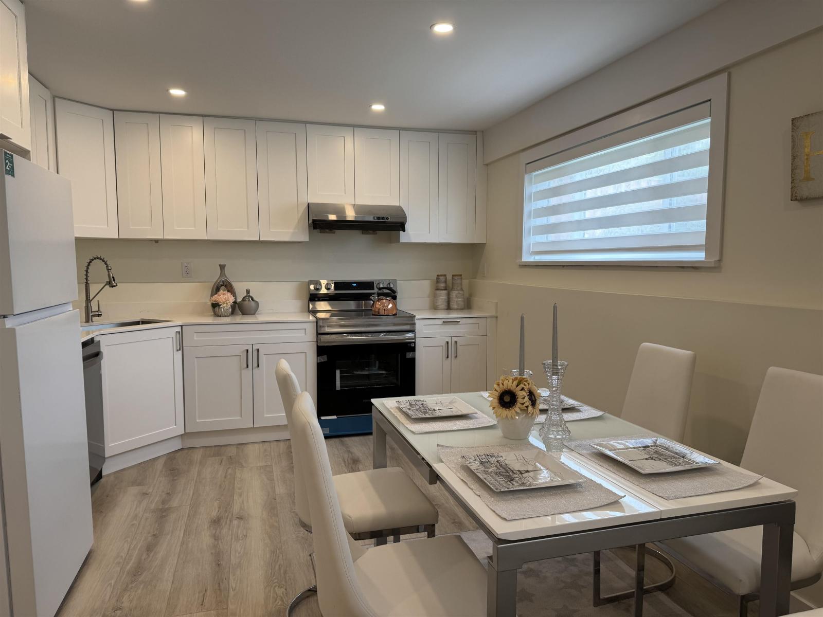 15962 NORTH BLUFF ROAD, White Rock