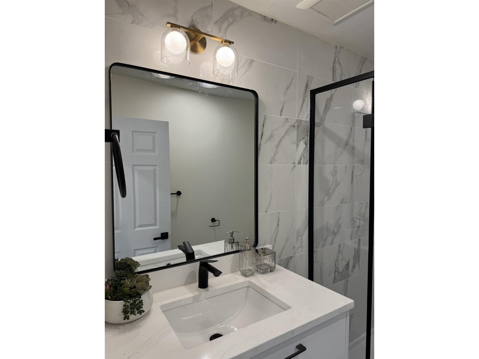 15962 NORTH BLUFF ROAD, White Rock