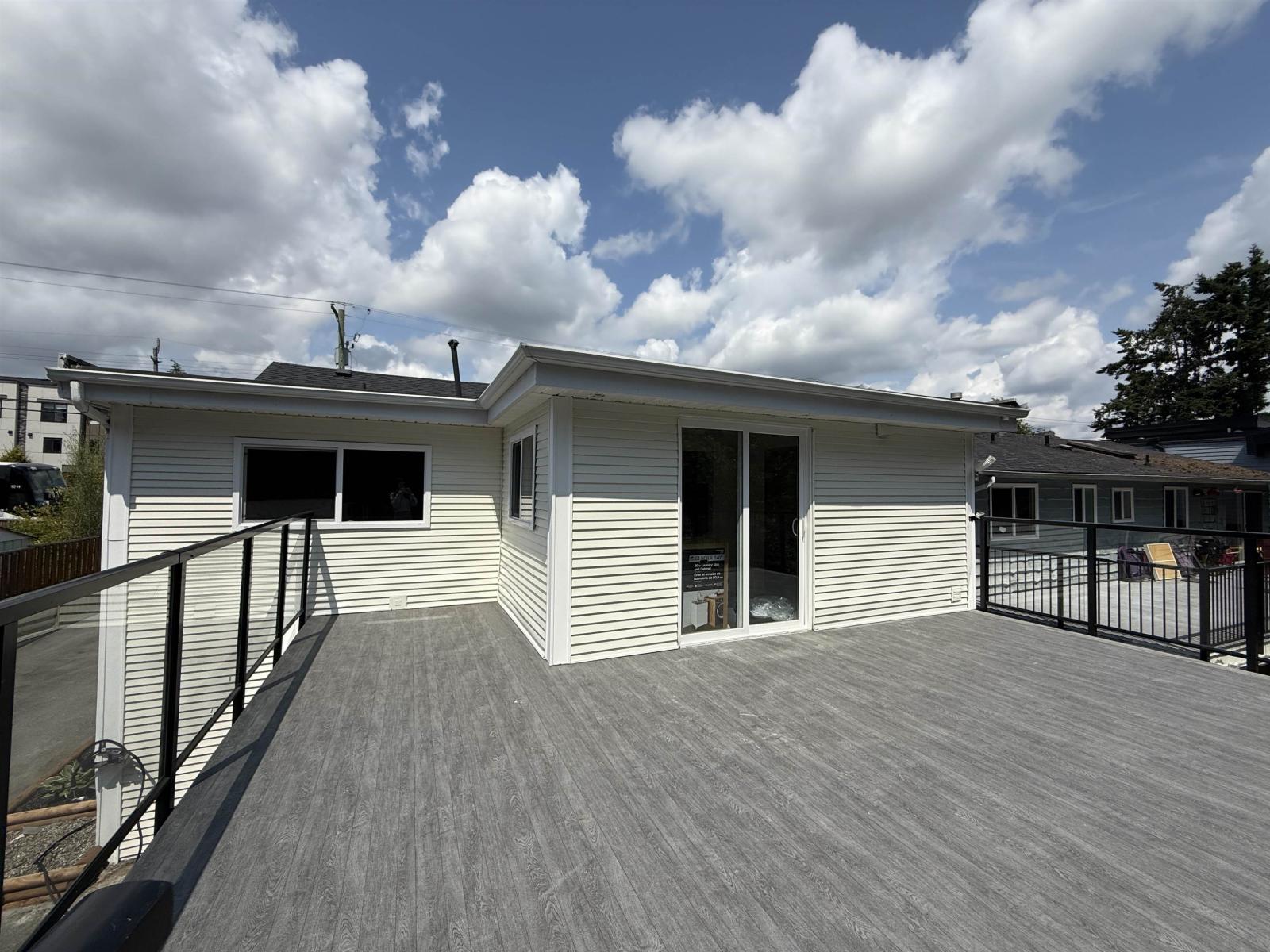 15962 NORTH BLUFF ROAD, White Rock