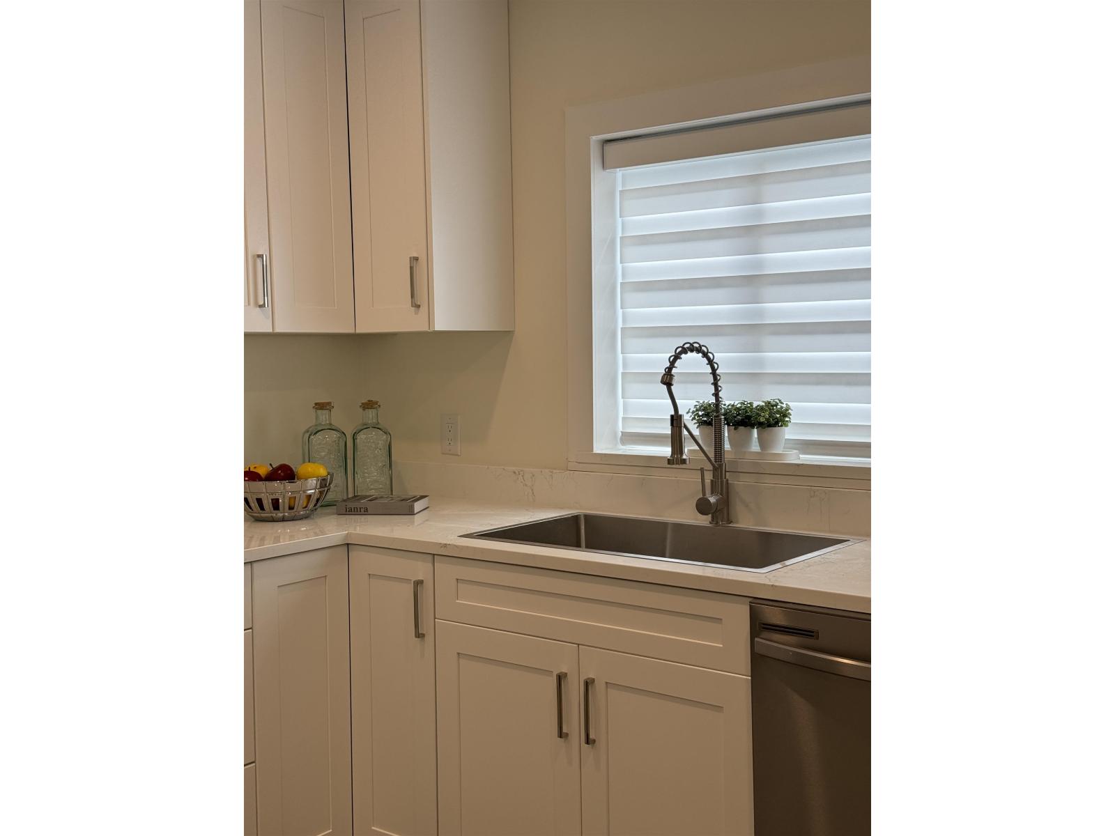 15962 NORTH BLUFF ROAD, White Rock