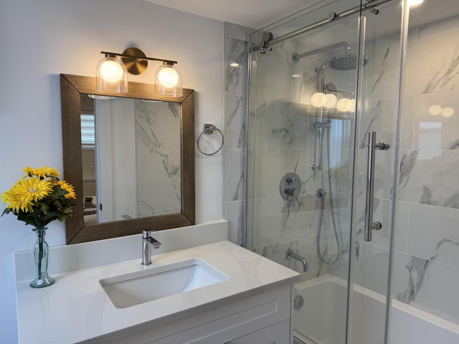 15962 NORTH BLUFF ROAD, White Rock