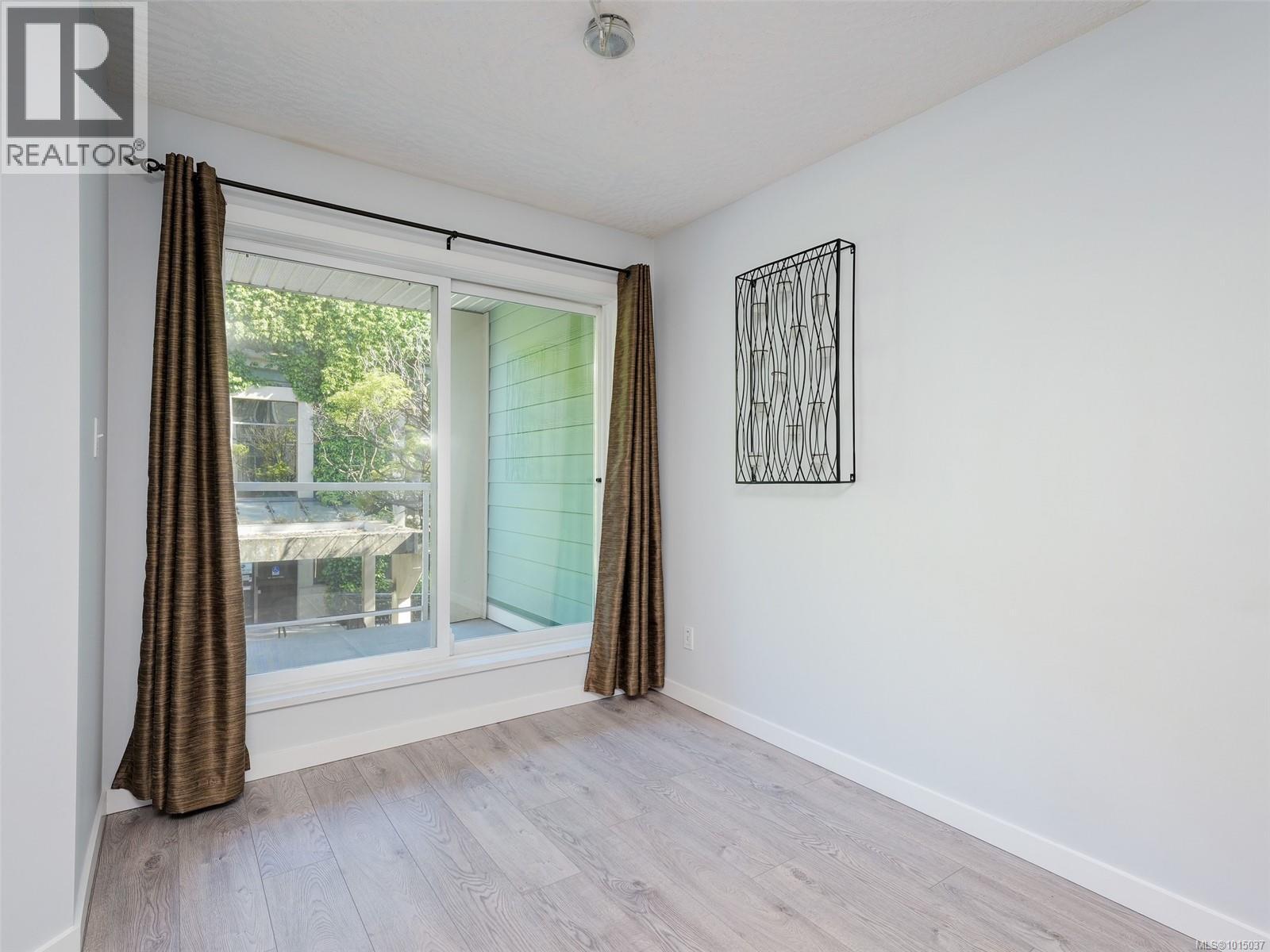 304 649 Bay St, Victoria