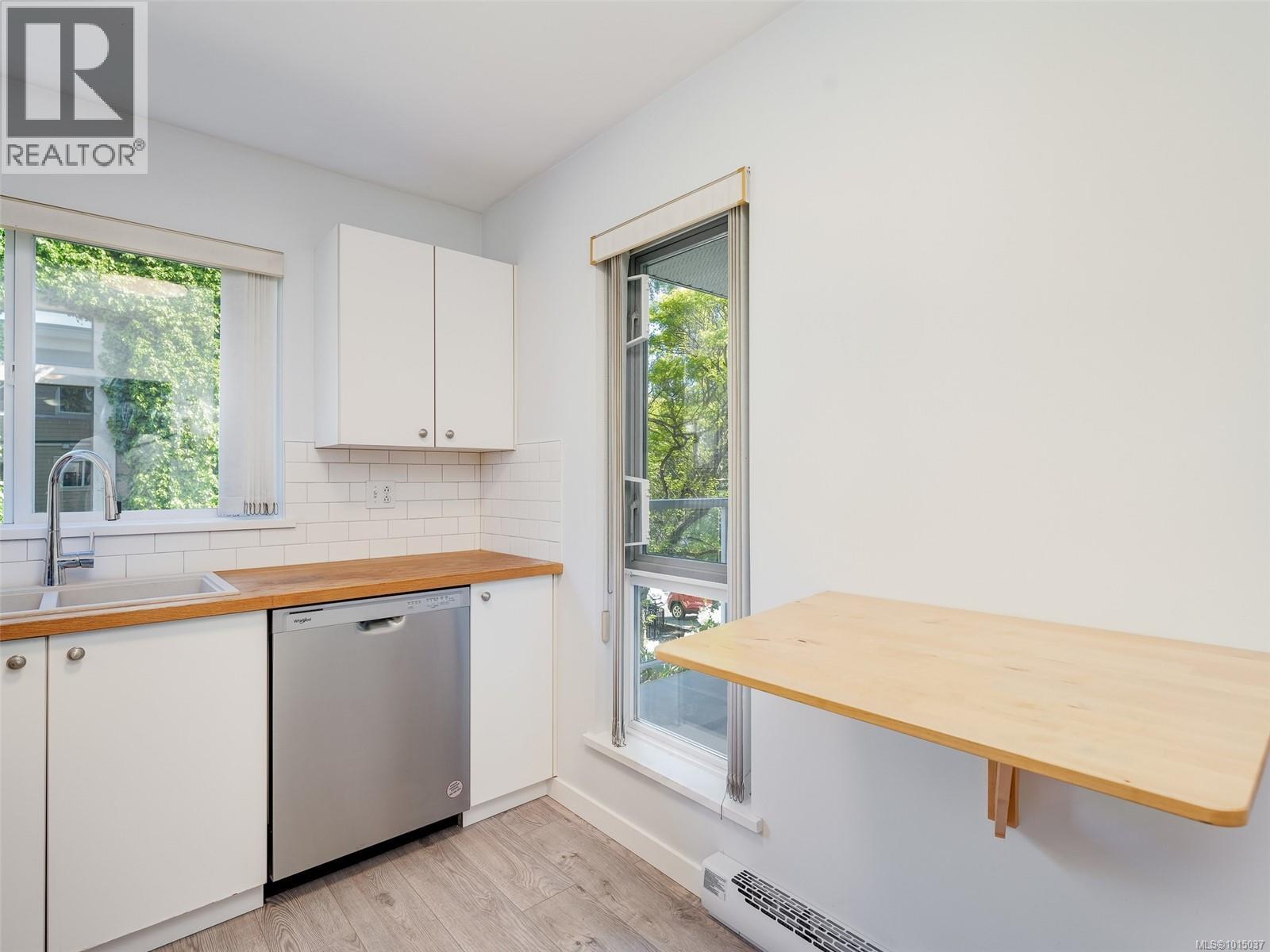 304 649 Bay St, Victoria