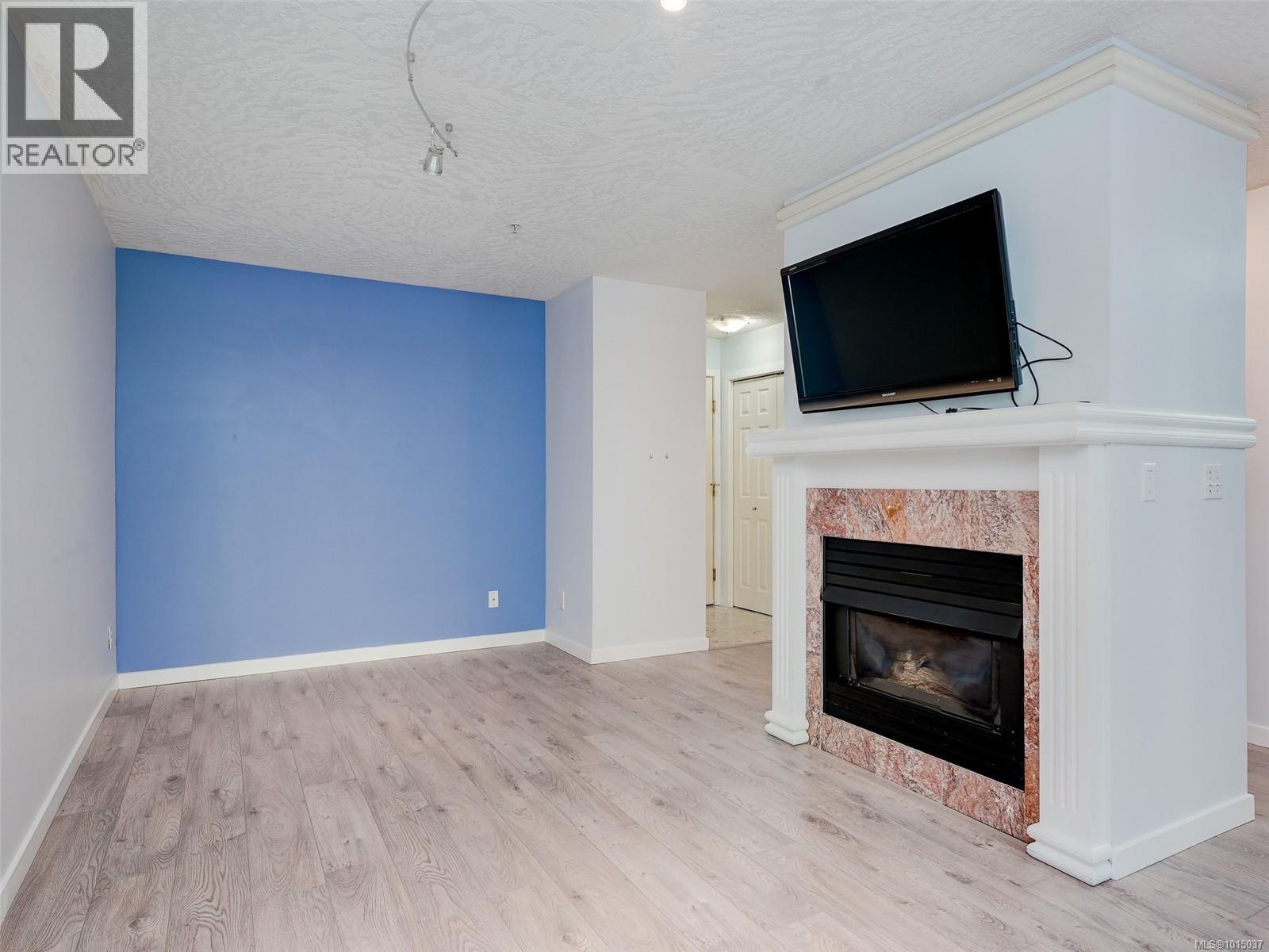 304 649 Bay St, Victoria