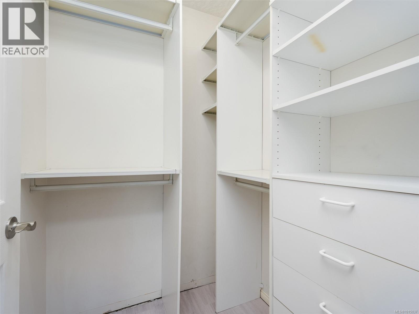304 649 Bay St, Victoria