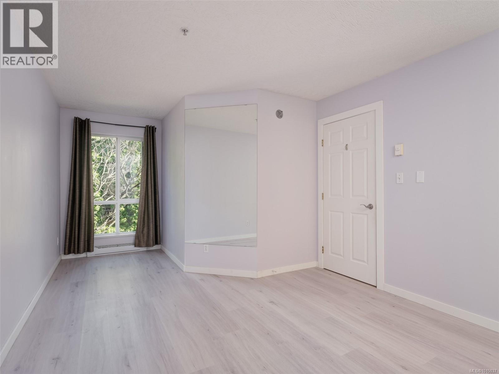 304 649 Bay St, Victoria