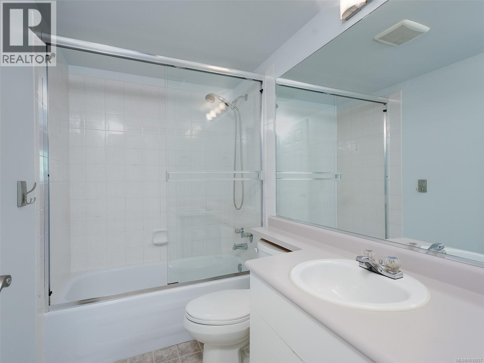 304 649 Bay St, Victoria