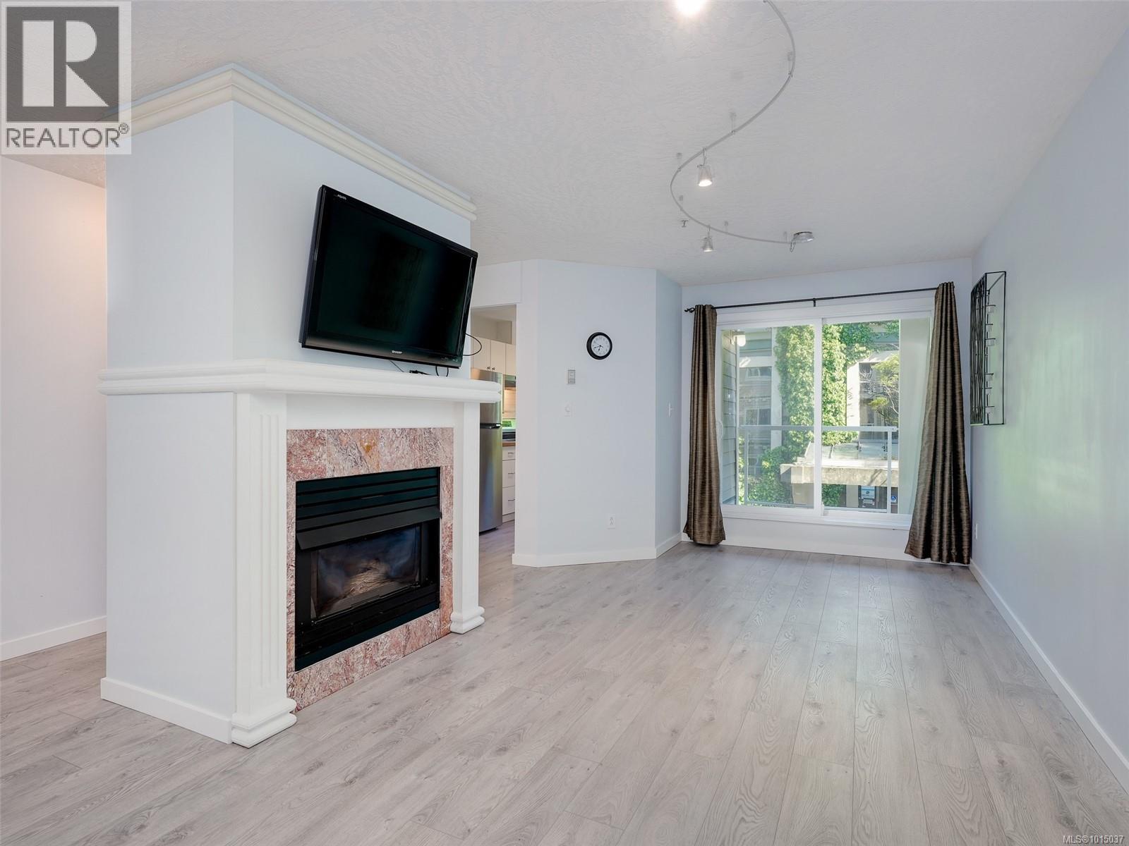 304 649 Bay St, Victoria