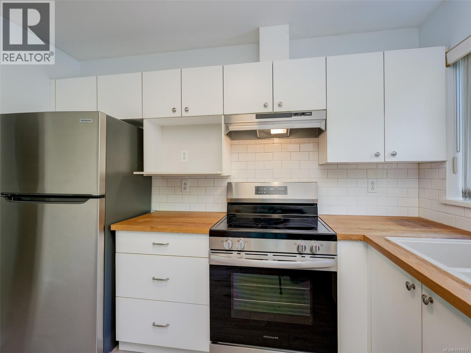 304 649 Bay St, Victoria