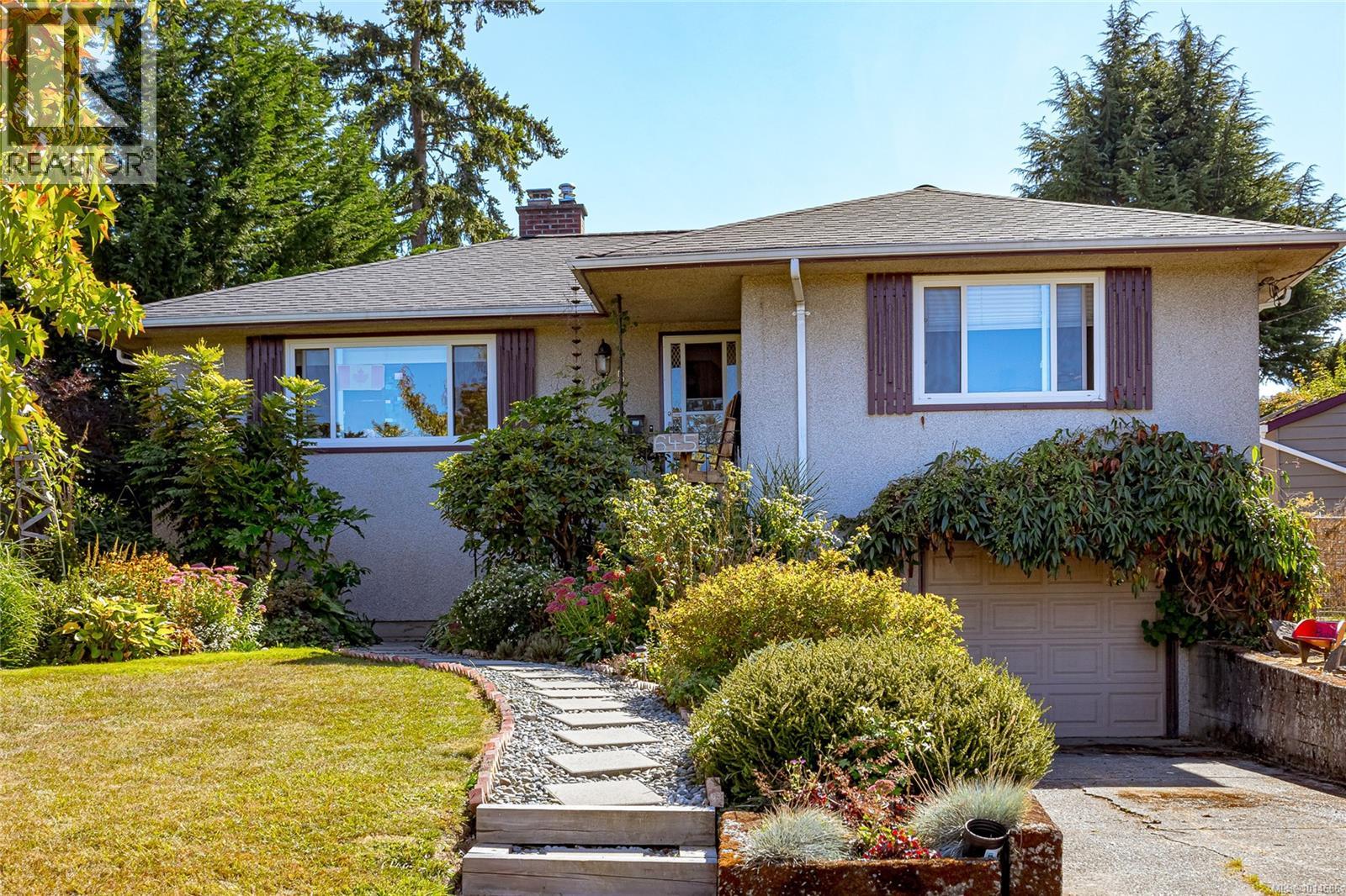 645 Baker St, Saanich