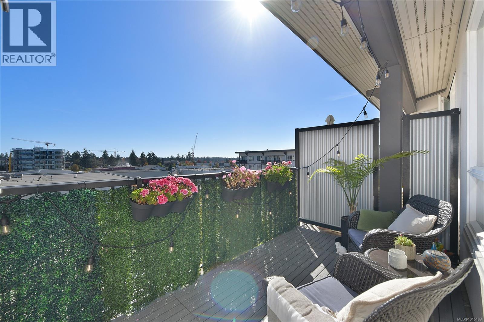 421 2871 JACKLIN Road, Langford