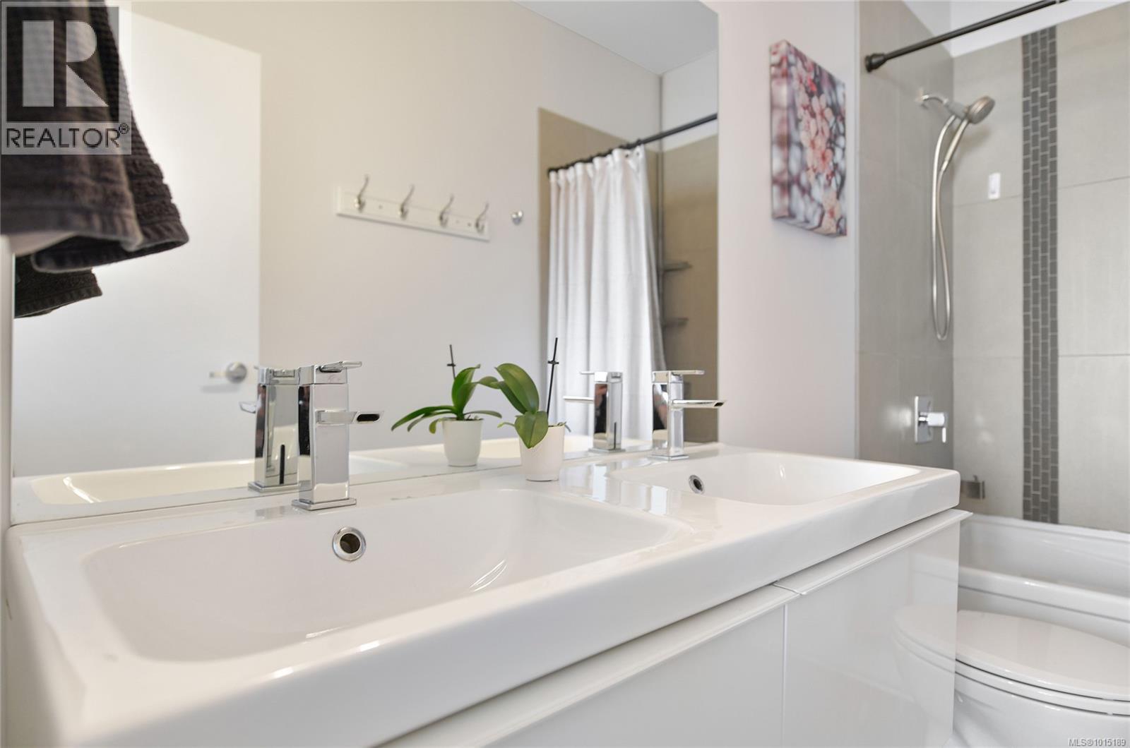 421 2871 JACKLIN Road, Langford