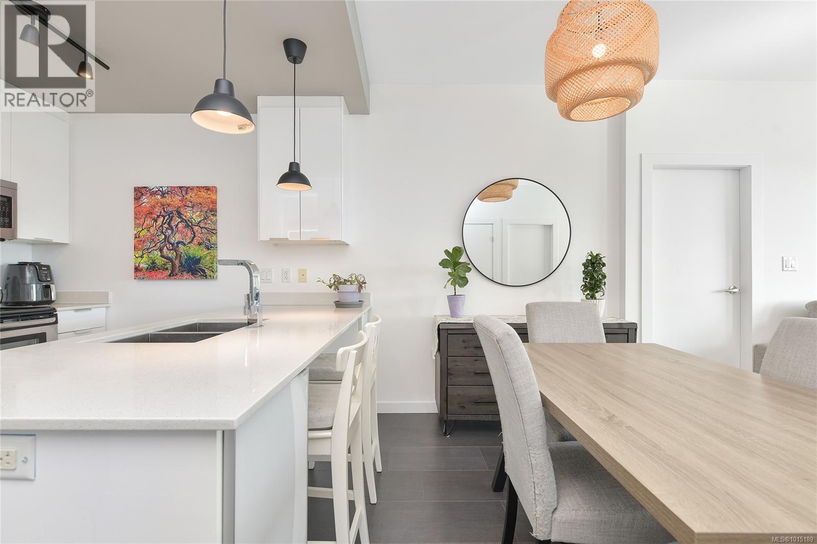 421 2871 JACKLIN Road, Langford