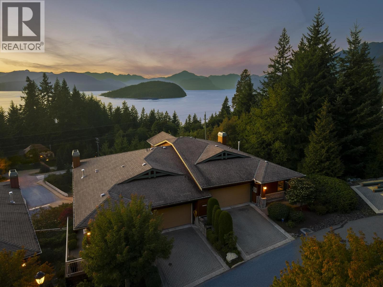 8519 SEASCAPE DRIVE, West Vancouver