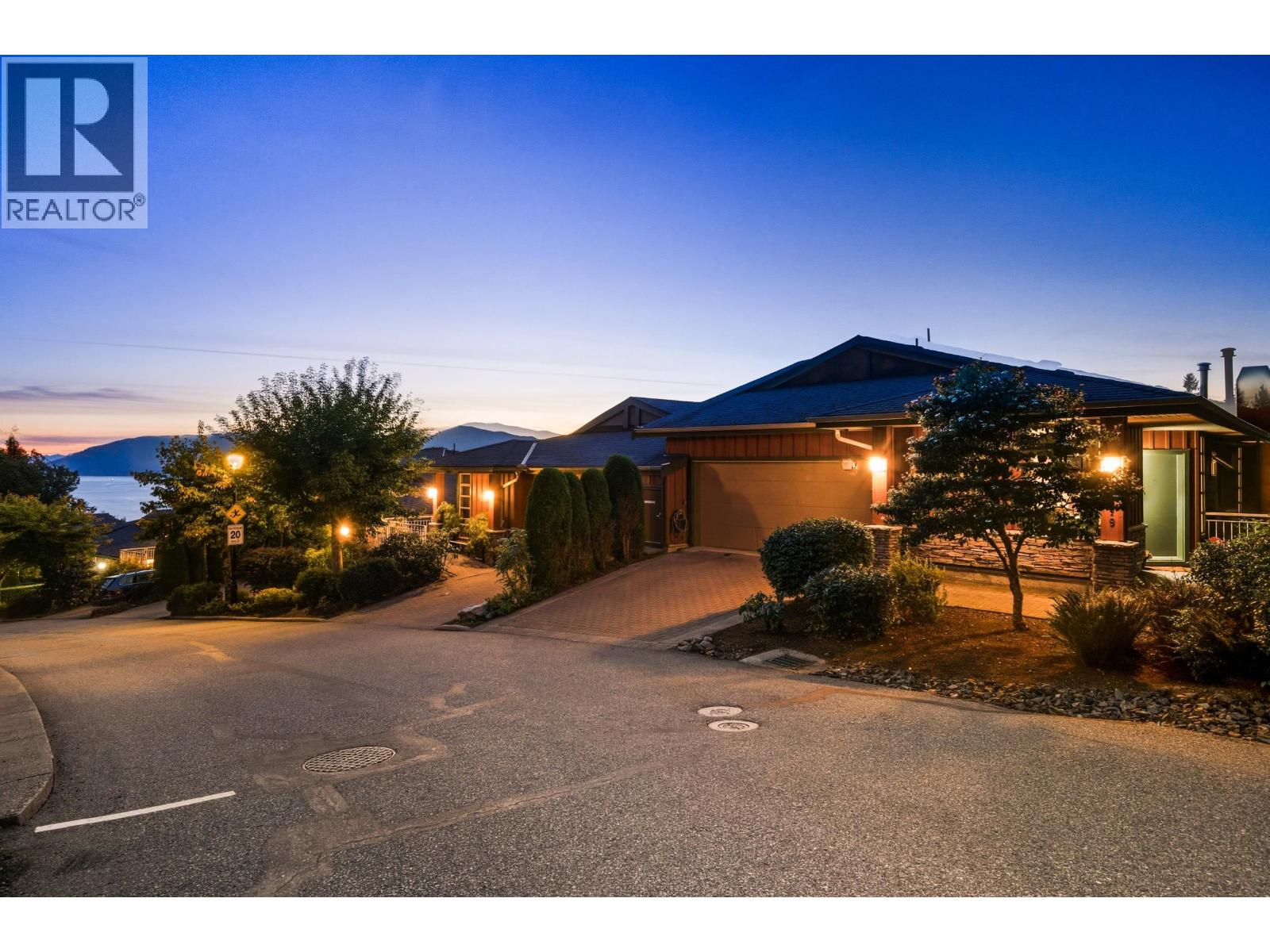 8519 SEASCAPE DRIVE, West Vancouver