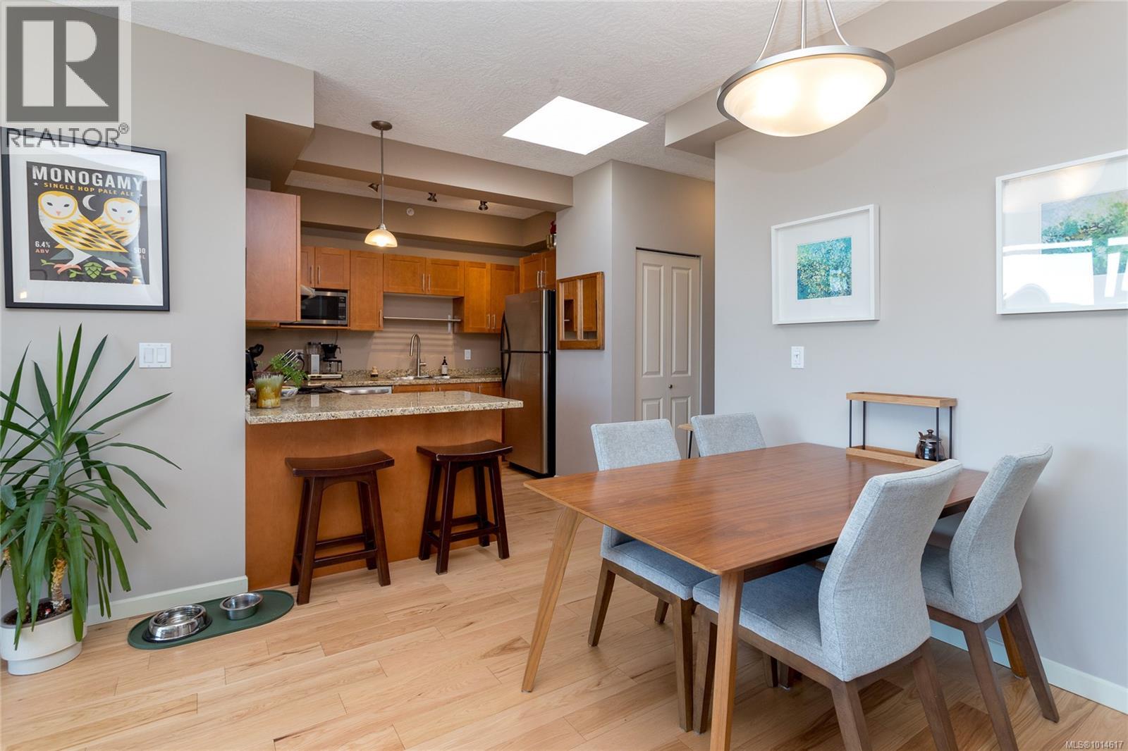 606 827 Fairfield Rd, Victoria