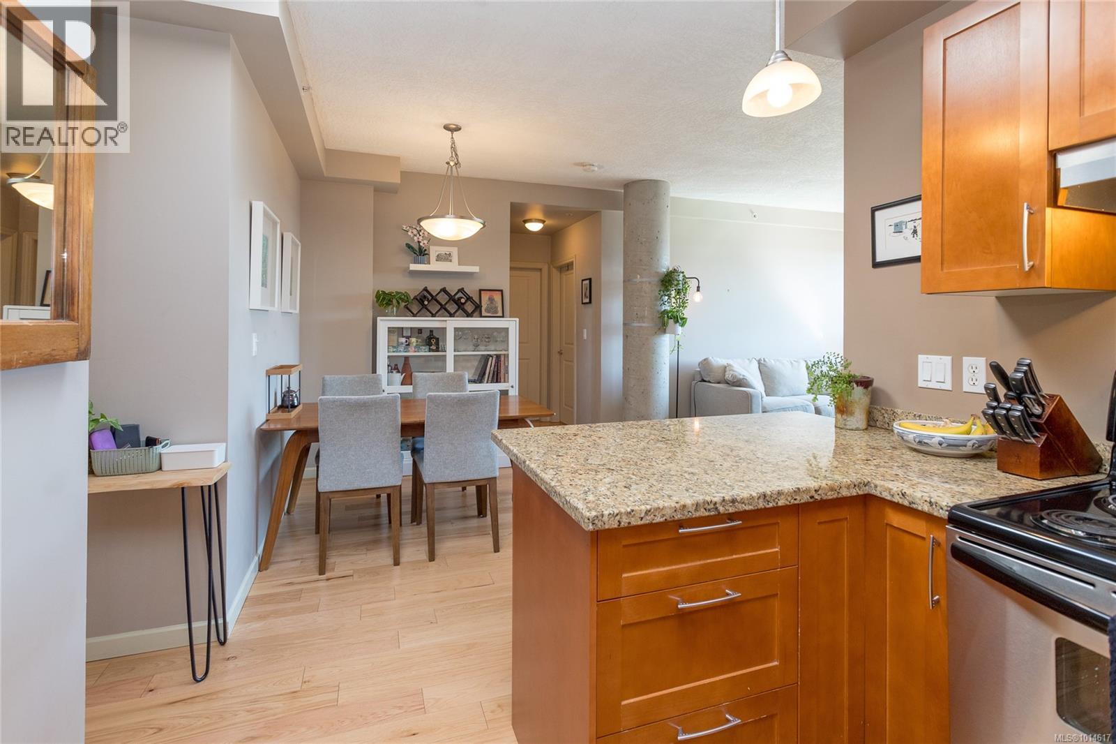 606 827 Fairfield Rd, Victoria