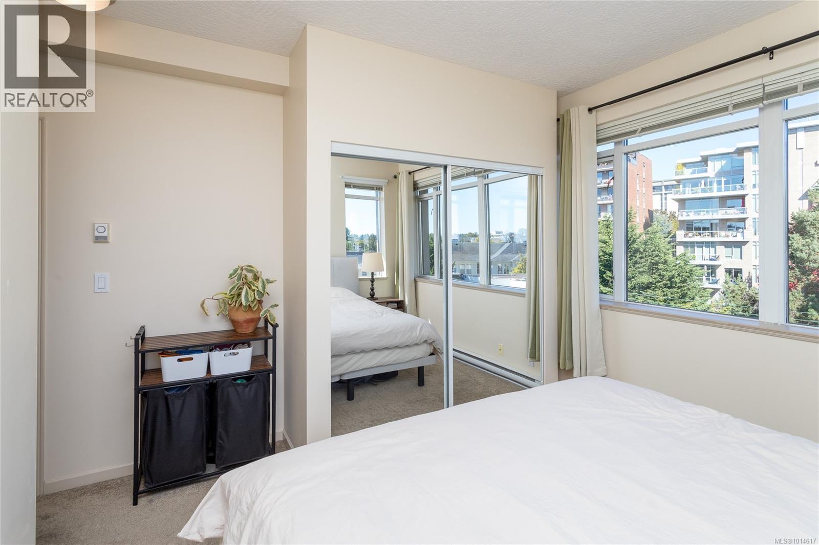 606 827 Fairfield Rd, Victoria