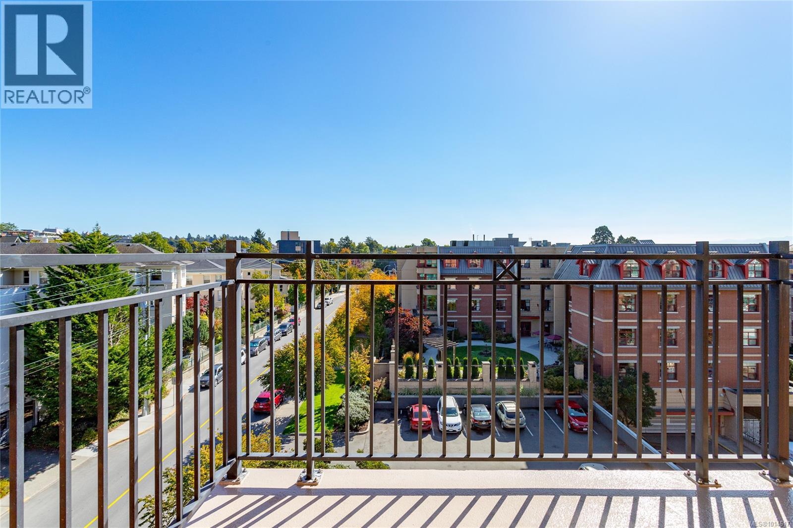 606 827 Fairfield Rd, Victoria