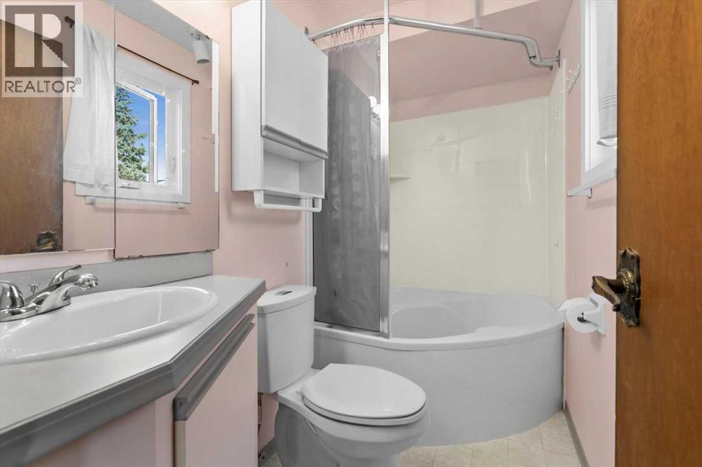 206 Lake Fraser Place SE, Calgary, Alberta