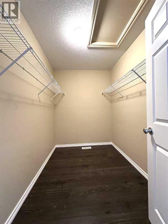 Single Family House for Sale in  Royal Crest View NW Royal Oak Calgary 