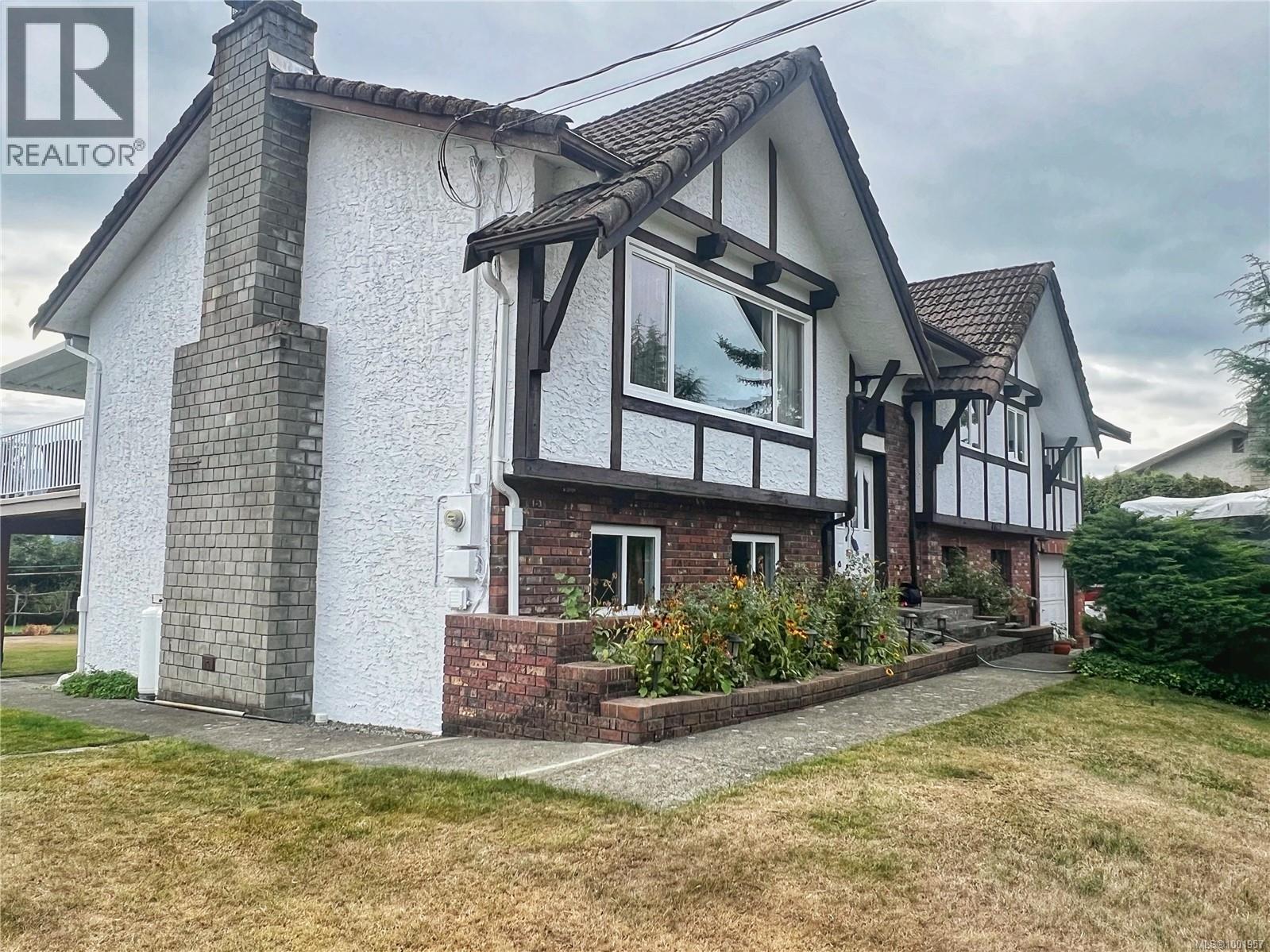 6627 Lakes Rd, Duncan