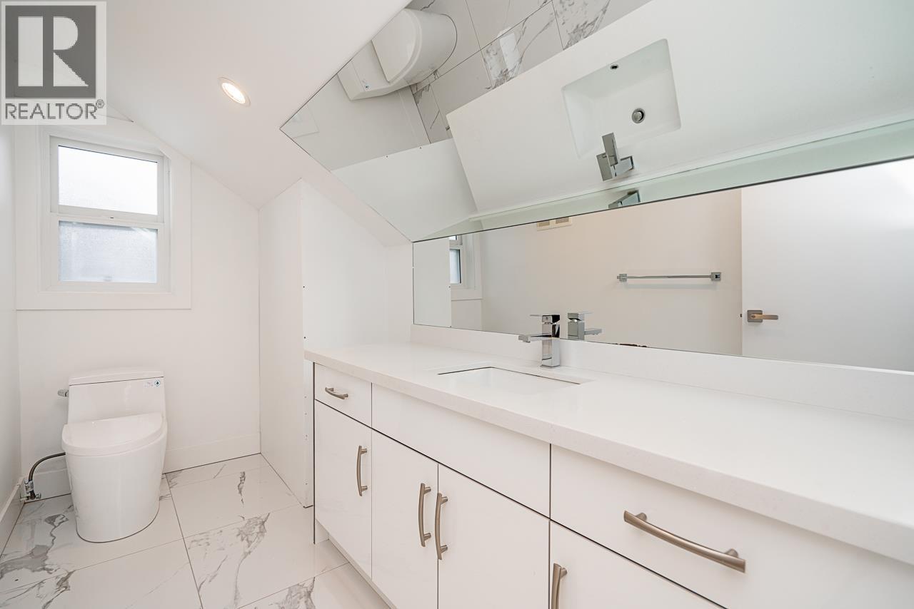 5634 52 Avenue, Delta