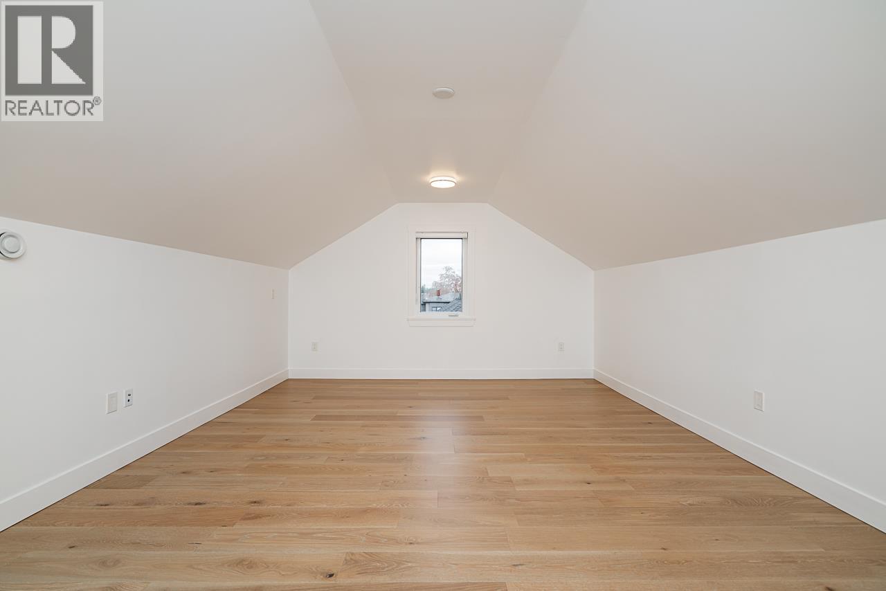 5634 52 Avenue, Delta