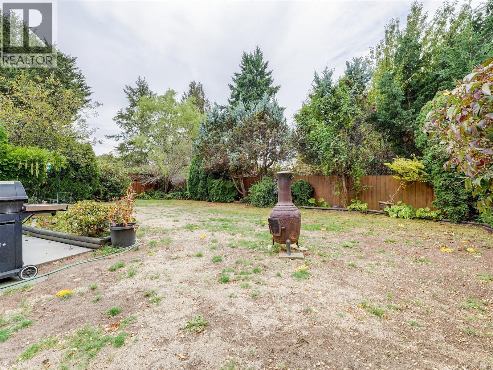 1033 Goldstream Ave, Langford