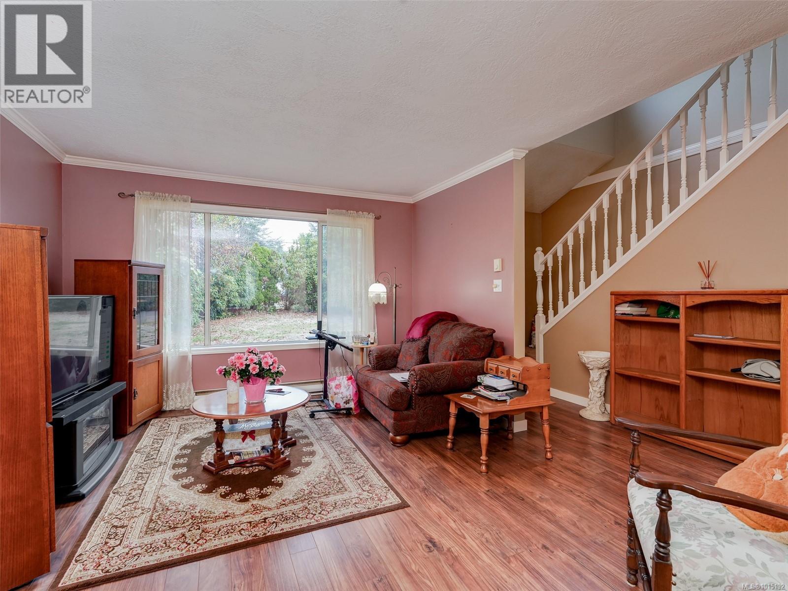 1033 Goldstream Ave, Langford
