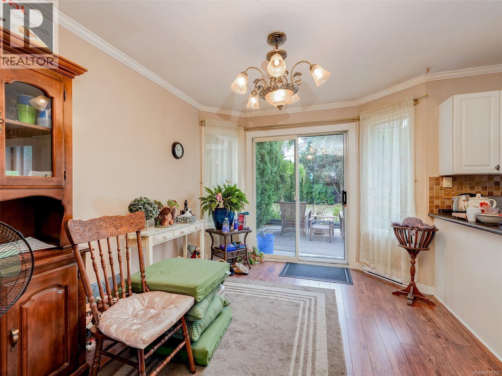1033 Goldstream Ave, Langford