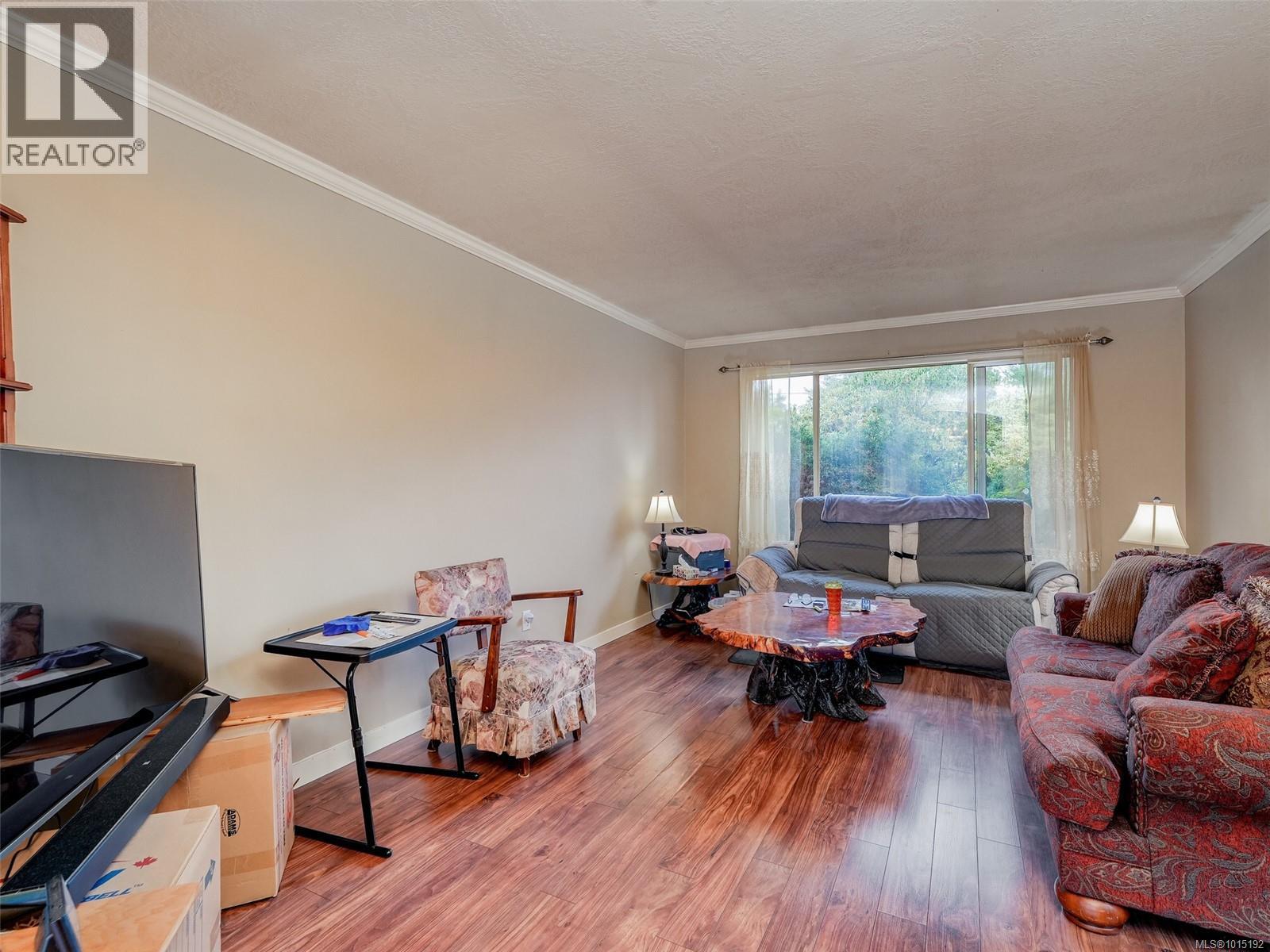 1033 Goldstream Ave, Langford