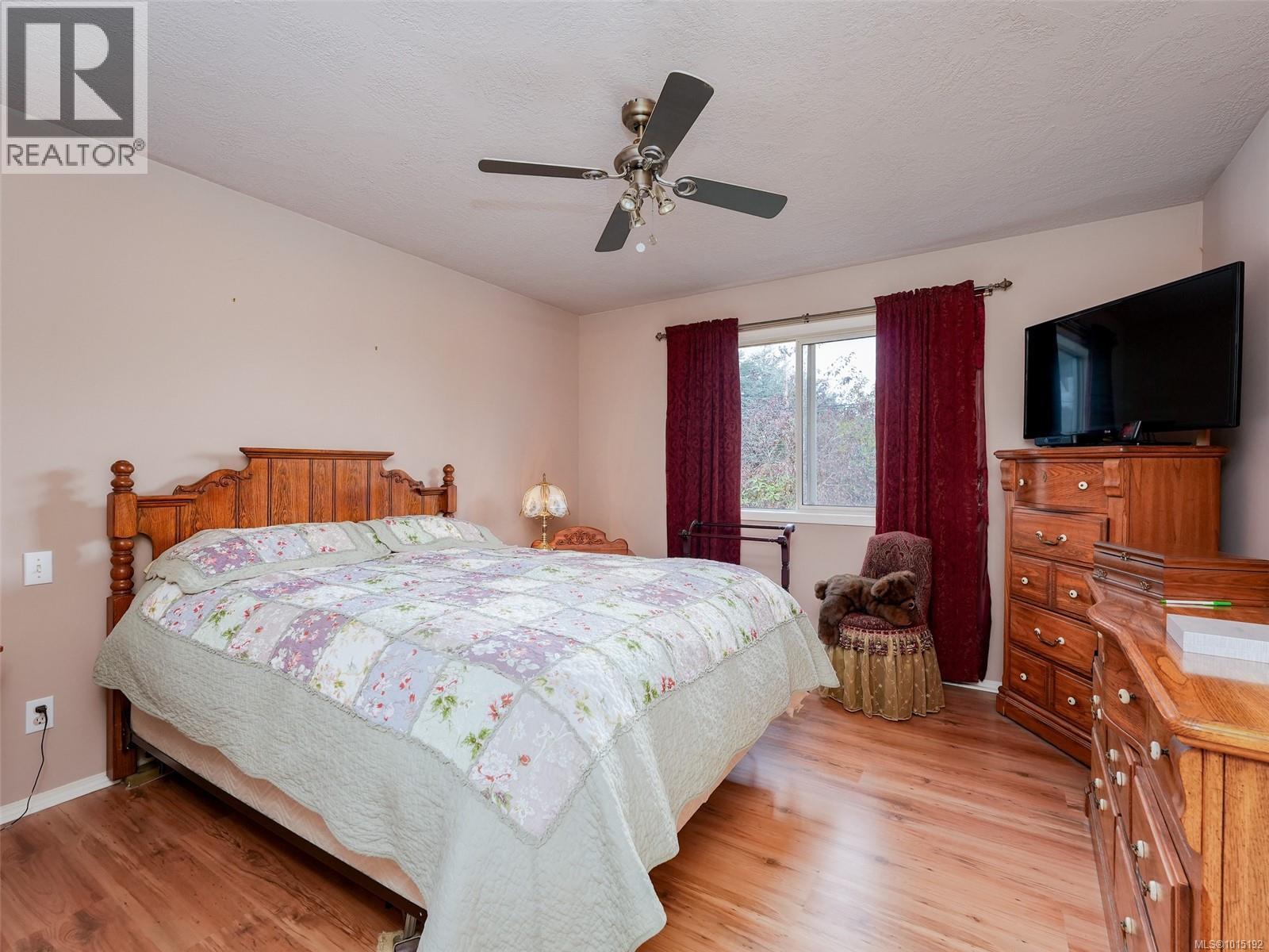 1033 Goldstream Ave, Langford