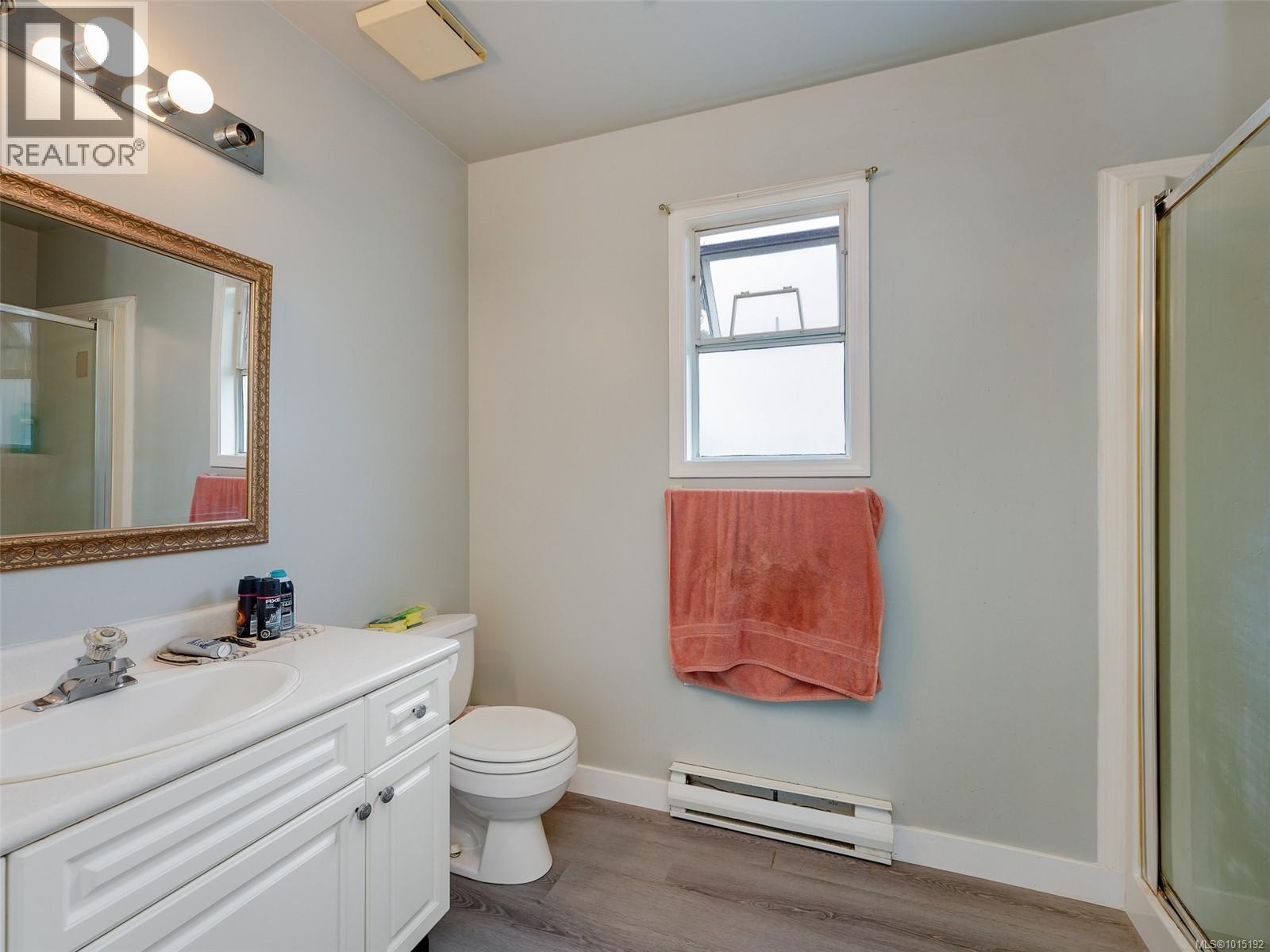 1033 Goldstream Ave, Langford