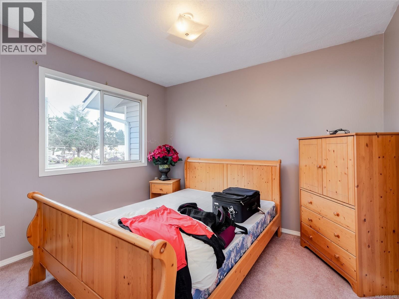 1033 Goldstream Ave, Langford